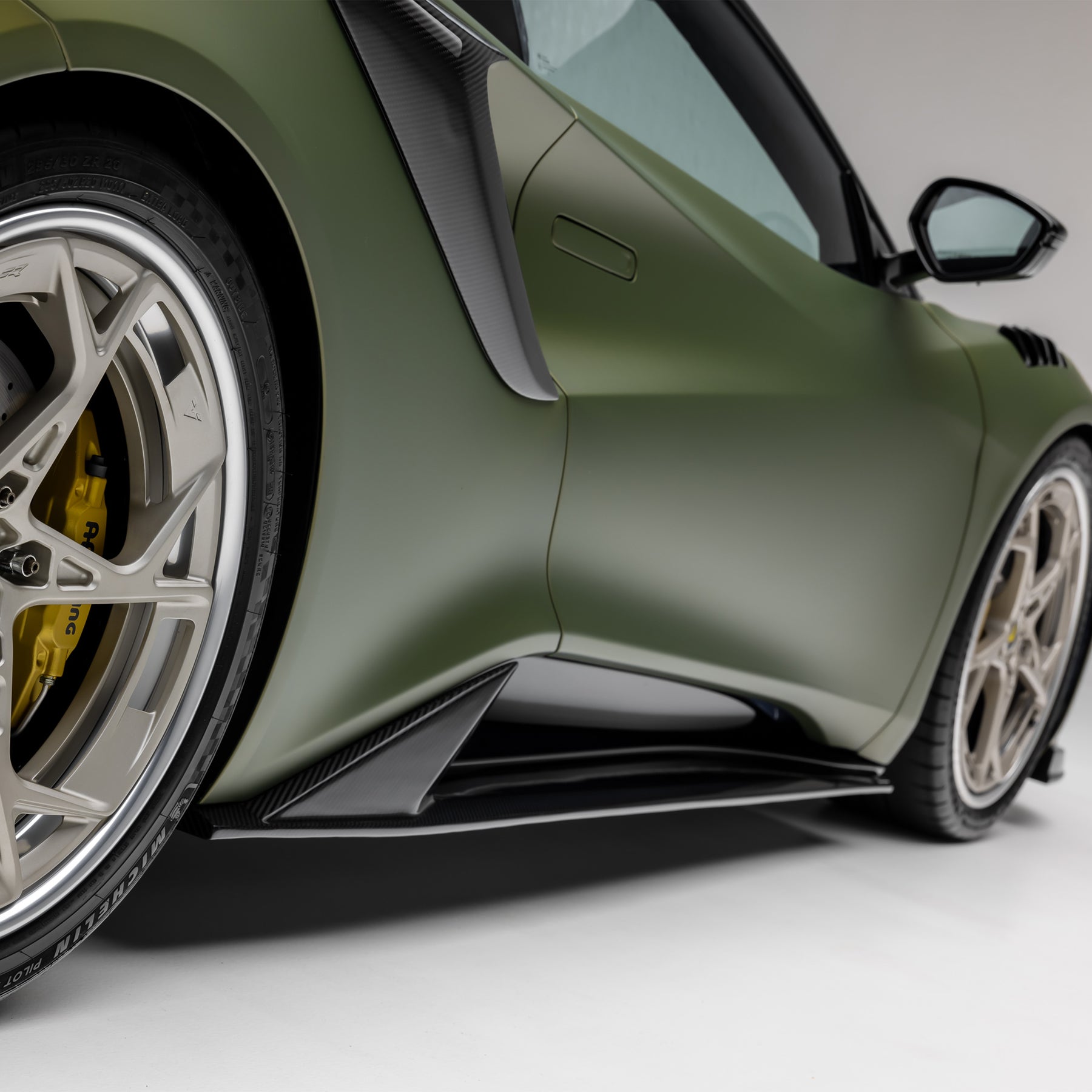 LR-52 Side Skirts - Vorsteiner Wheels