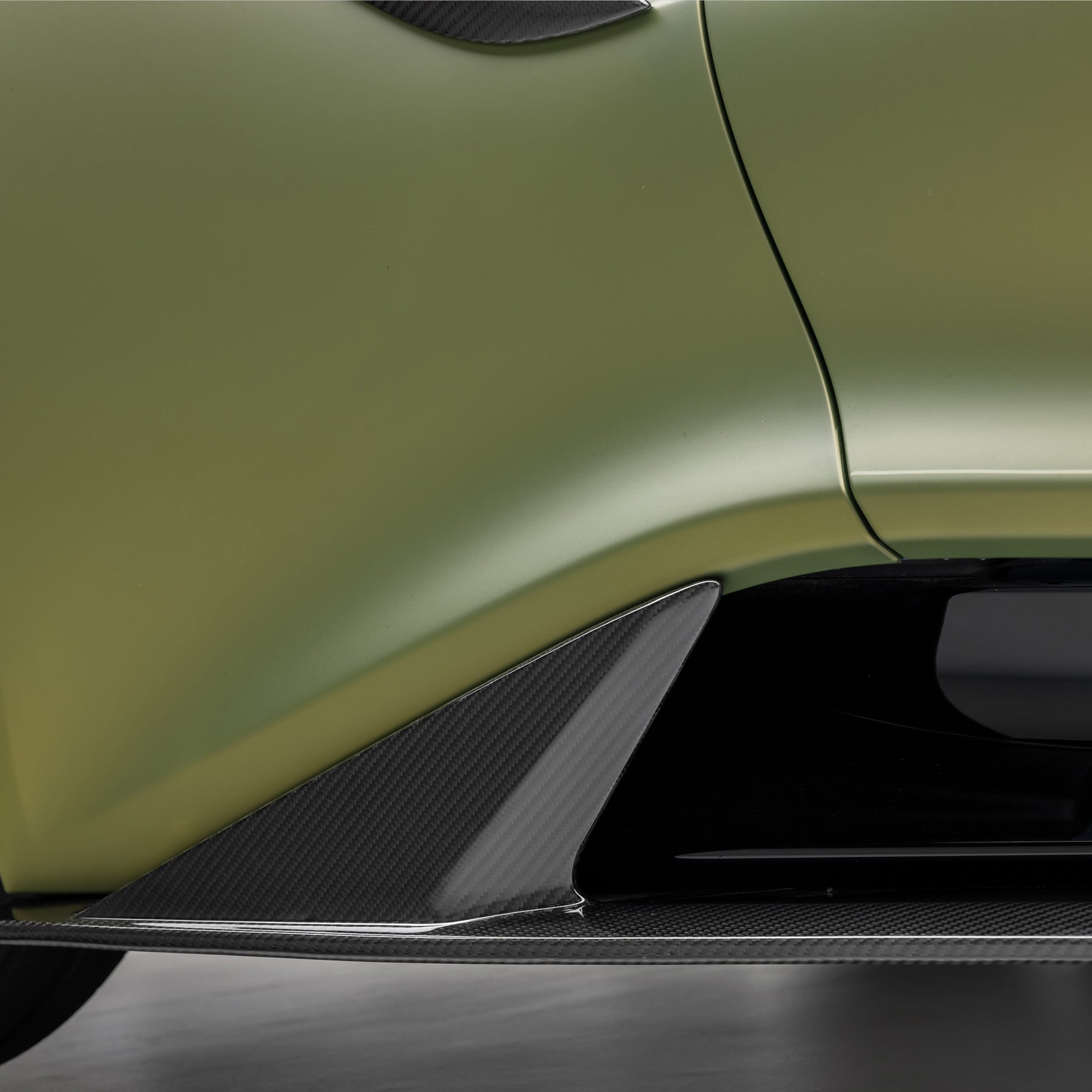 LR-52 Side Skirts - Vorsteiner Wheels