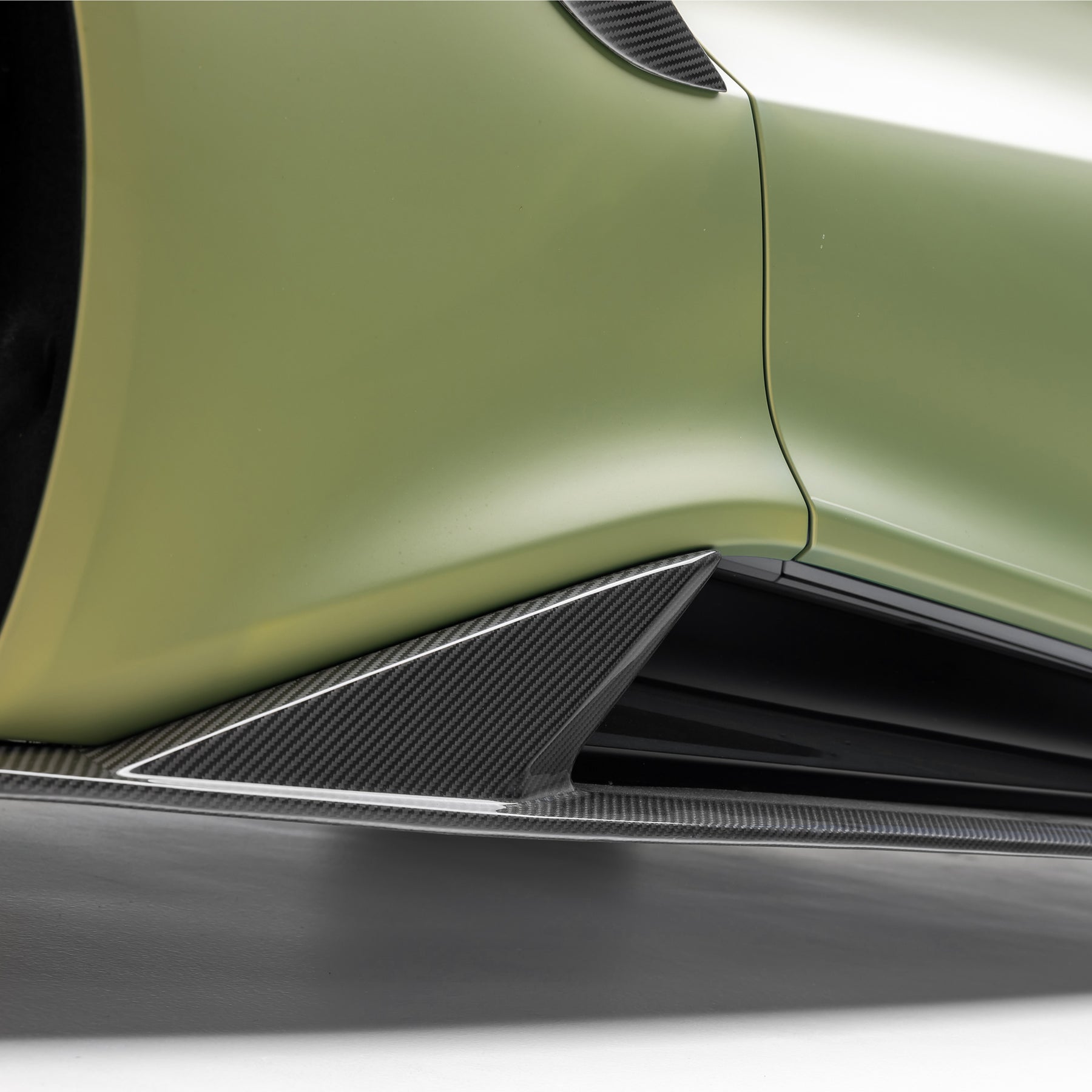 LR-52 Side Skirts - Vorsteiner Wheels