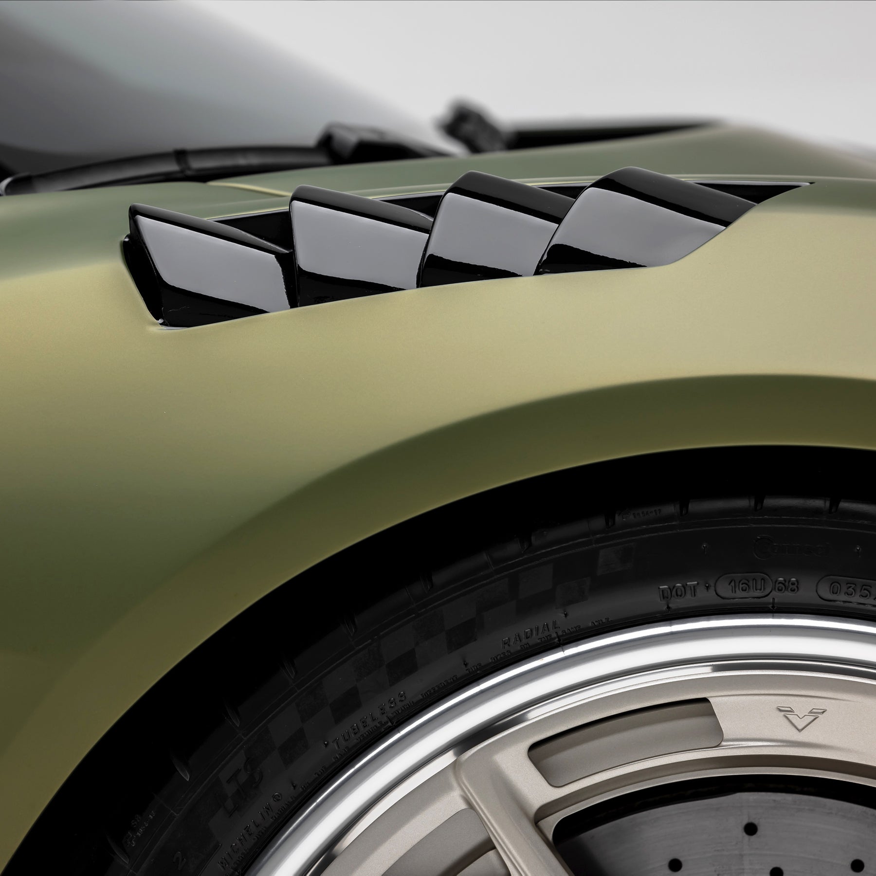 LR-52 Vented Fenders - Vorsteiner Wheels