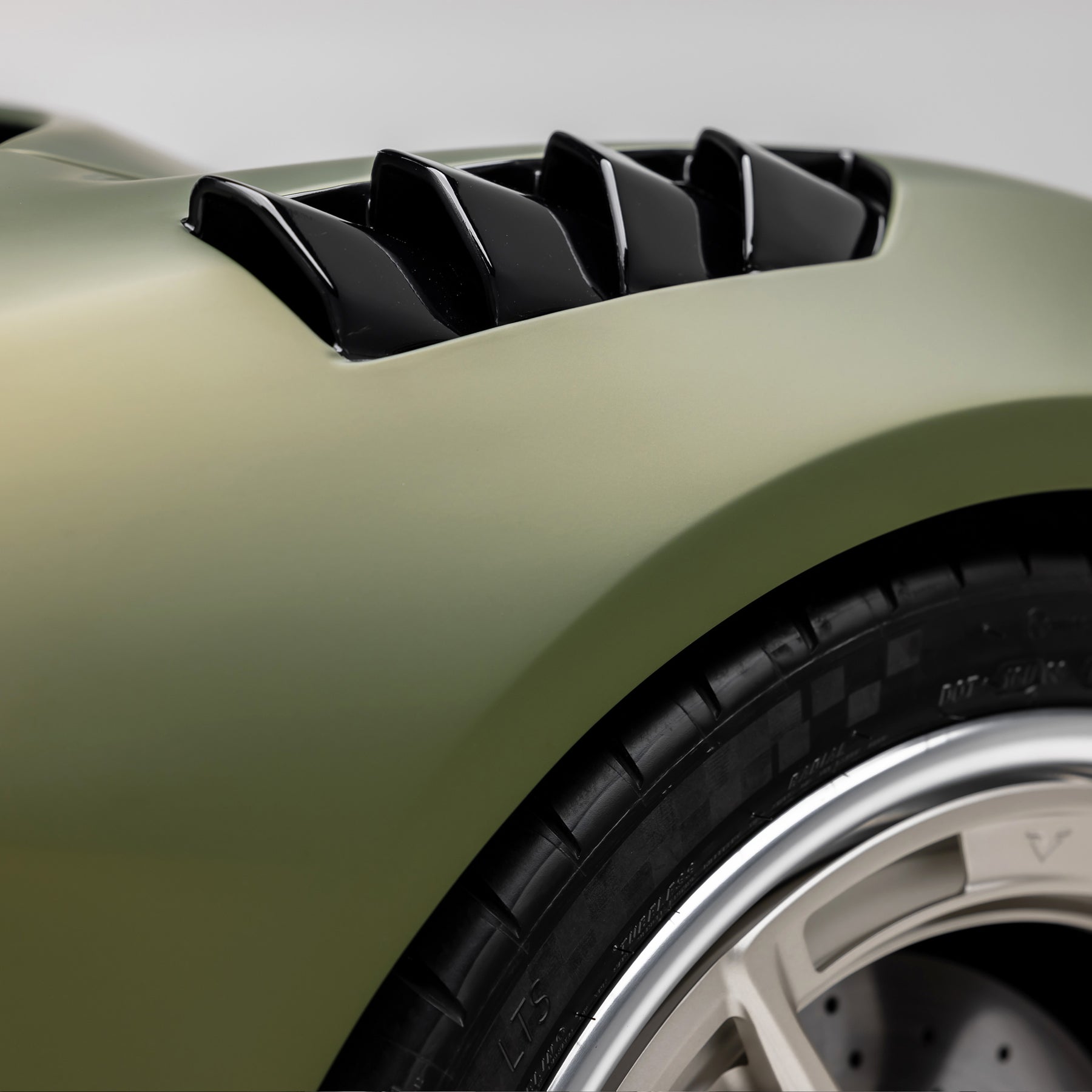 LR-52 Vented Fenders - Vorsteiner Wheels