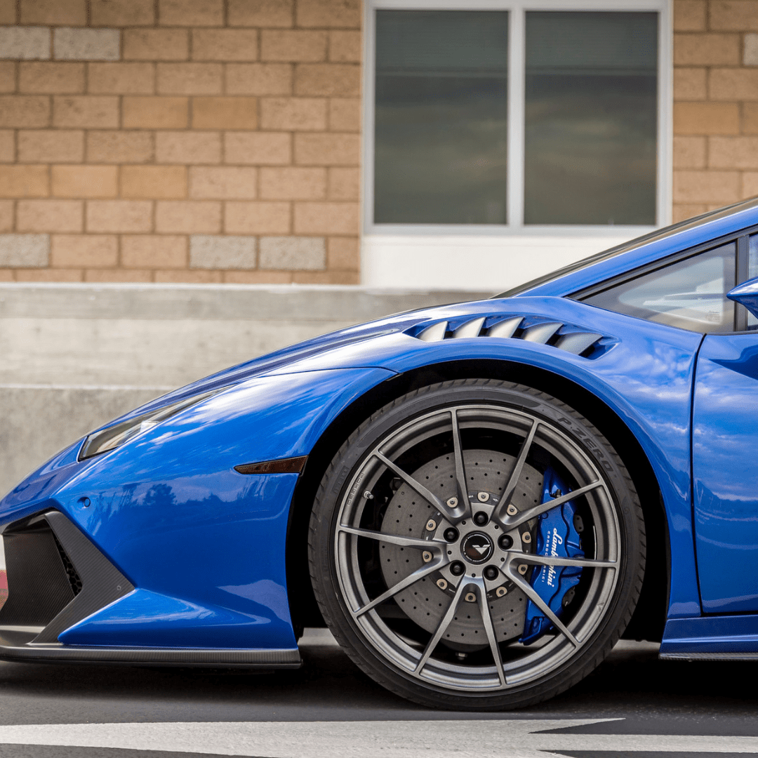Lamborghini Huracan Novara Aero front fenders with integrated vents and splash shields in gloss carbon fiber by Vorsteiner Aerodynamics.