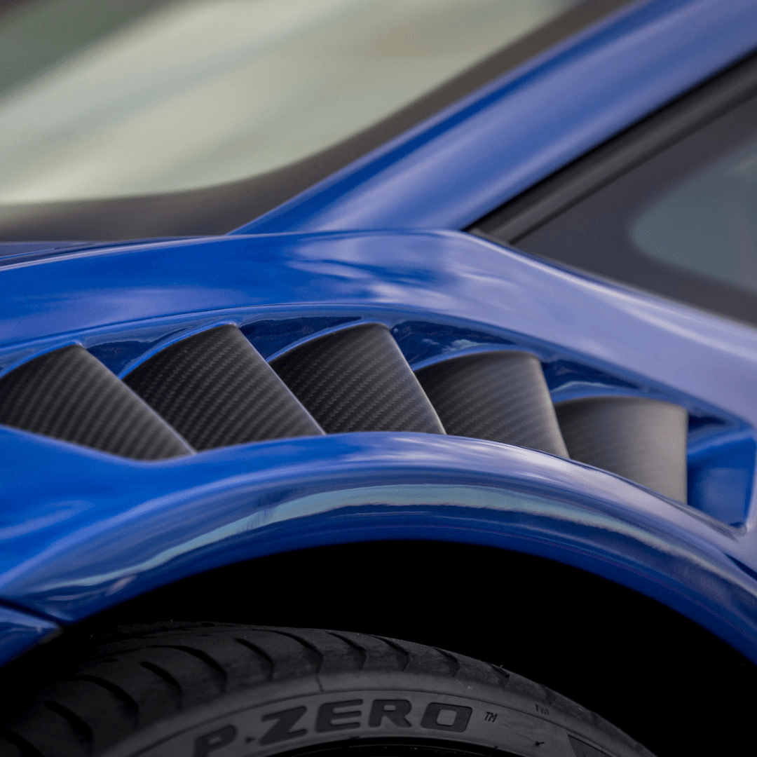 Lamborghini Huracan Novara Aero front fenders with integrated vents and splash shields in gloss carbon fiber, by Vorsteiner Aerodynamics.