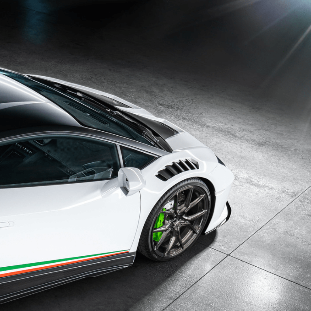 Vorsteiner Aerodynamics Lamborghini Huracan Novara Aero front fenders with integrated vents and splash shields in gloss carbon fiber.