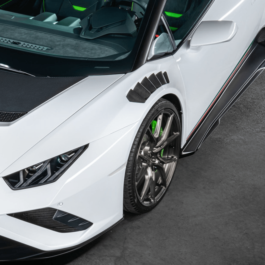 Lamborghini Huracan Novara Aero front fenders with integrated vents and splash shields in gloss carbon fiber by Vorsteiner Aerodynamics.