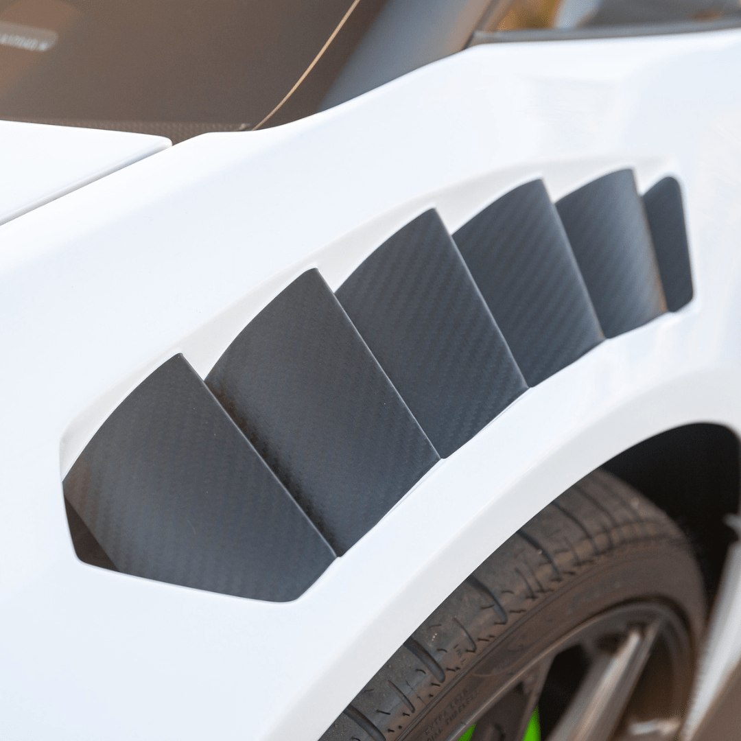 Vorsteiner Aerodynamics Lamborghini Huracan Novara Aero front fenders with integrated vents and splash shields in gloss 2x2 carbon fiber.