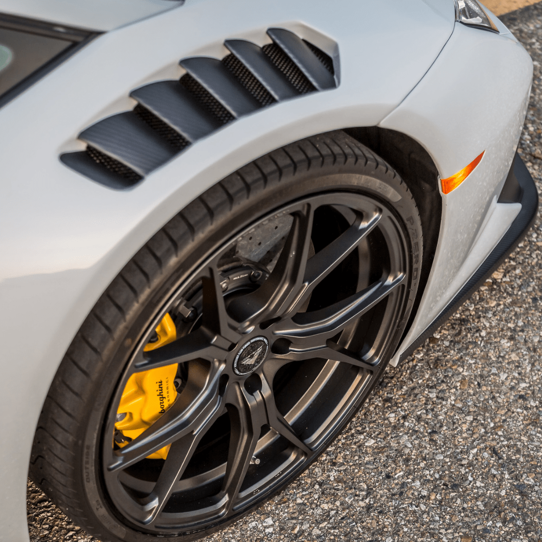 Lamborghini Huracan Novara Aero front fenders with integrated vents and splash shields in gloss carbon fiber by Vorsteiner Aerodynamics.