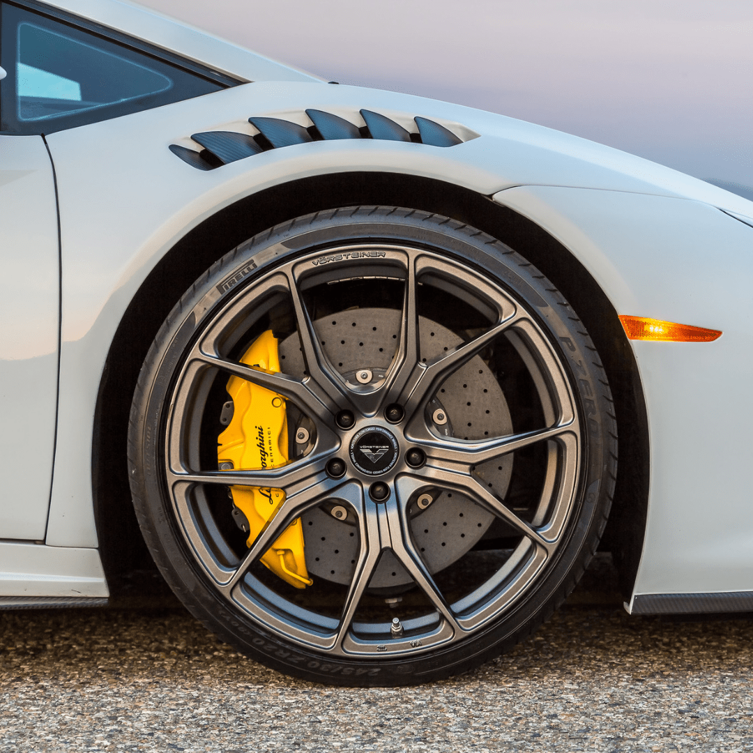 Vorsteiner Aerodynamics Lamborghini Huracan Novara Aero front fenders with integrated vents and splash shields in gloss carbon fiber.