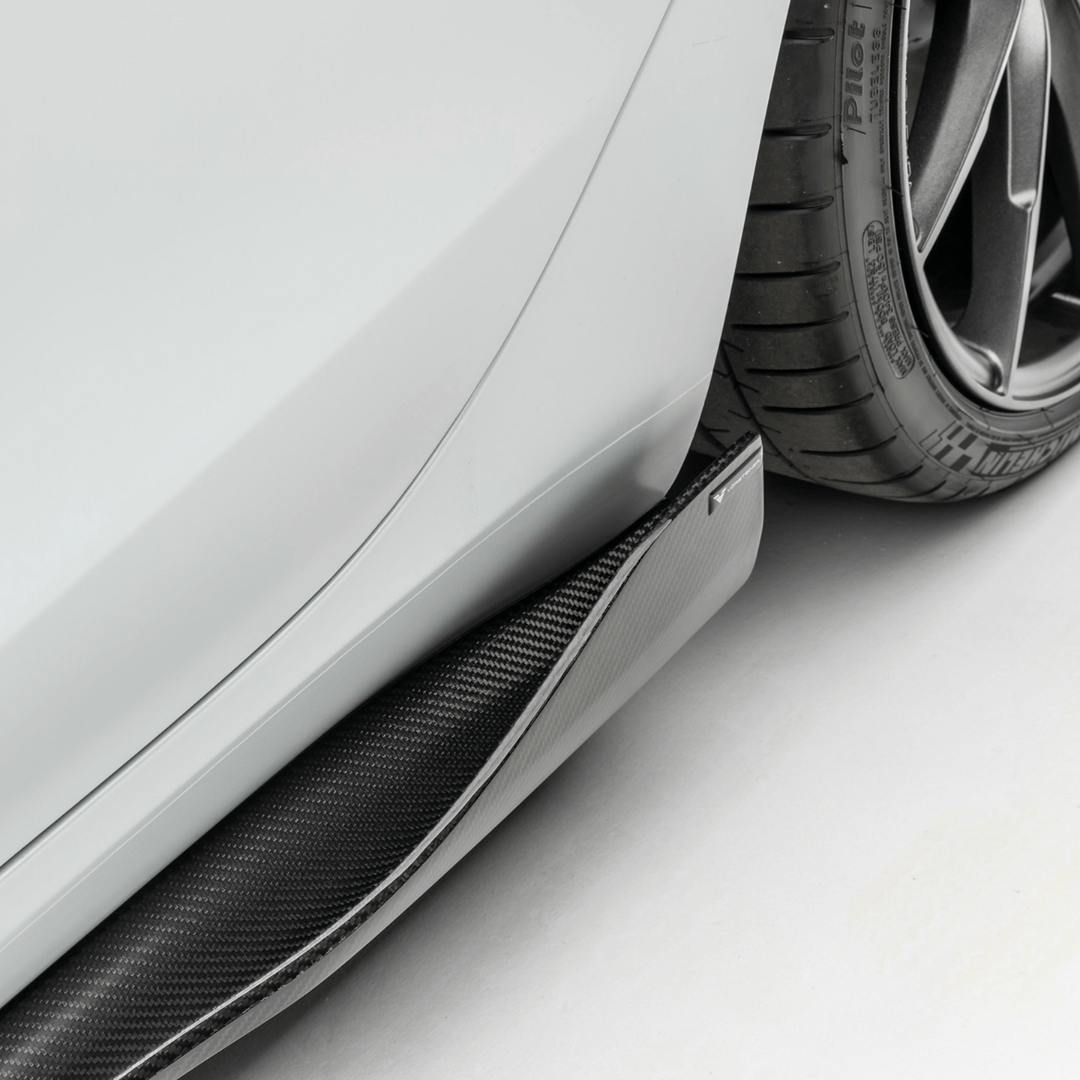 Tesla Model 3 Vorsteiner Aero Volta Aero side skirt in carbon fiber, sleek and aerodynamic for enhanced vehicle performance.