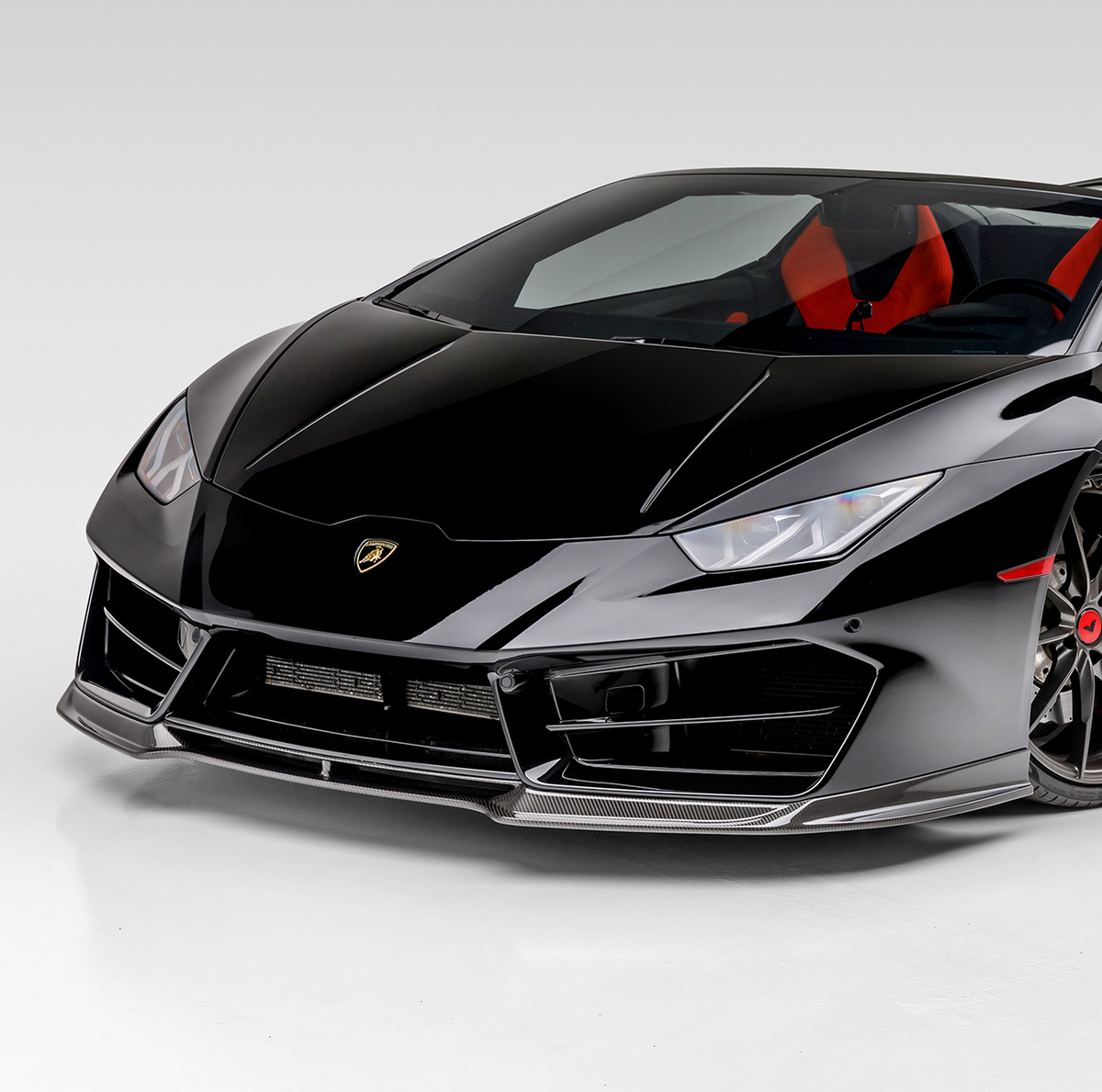 Vorsteiner Aero front spoiler for Lamborghini Huracan LP580 Mondiale Edizione, made of carbon fiber, enhancing aerodynamics and style.
