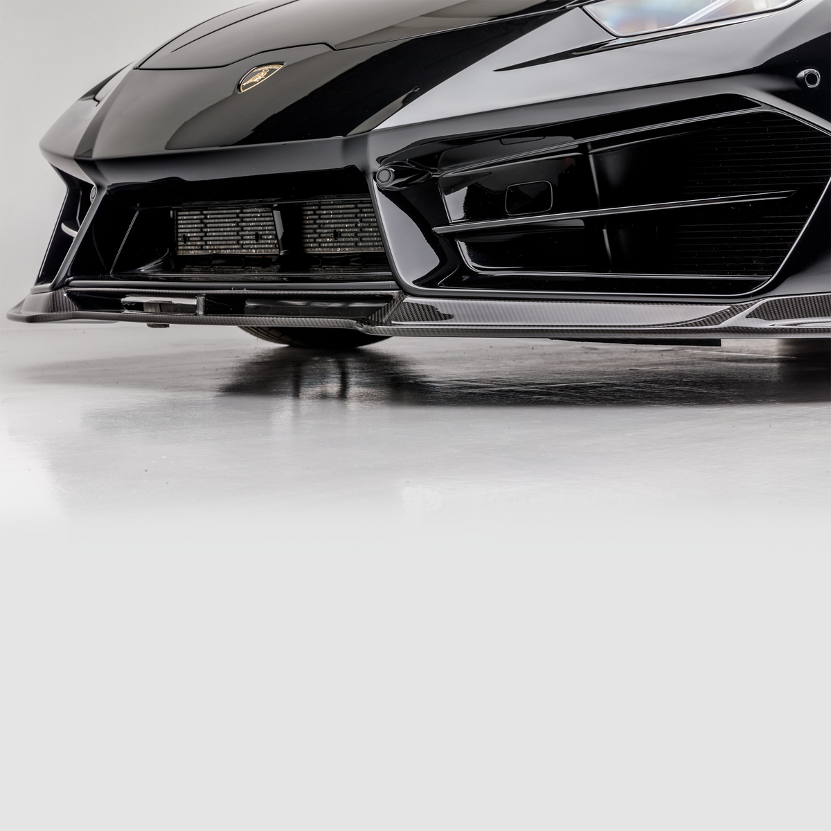 Vorsteiner Lamborghini Huracan LP580 Mondiale Aero front spoiler in carbon fiber with aerodynamic design for enhanced performance.